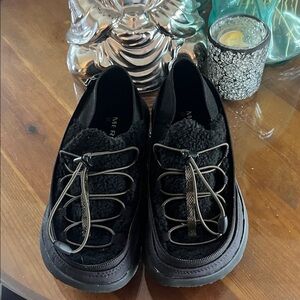 Merrell shoes, size women’s 9 faux fur upper, zip together for a travel